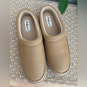 My Slippers leather women’s slippers, hard sole size 9
Cozy slip on EXCELLENT